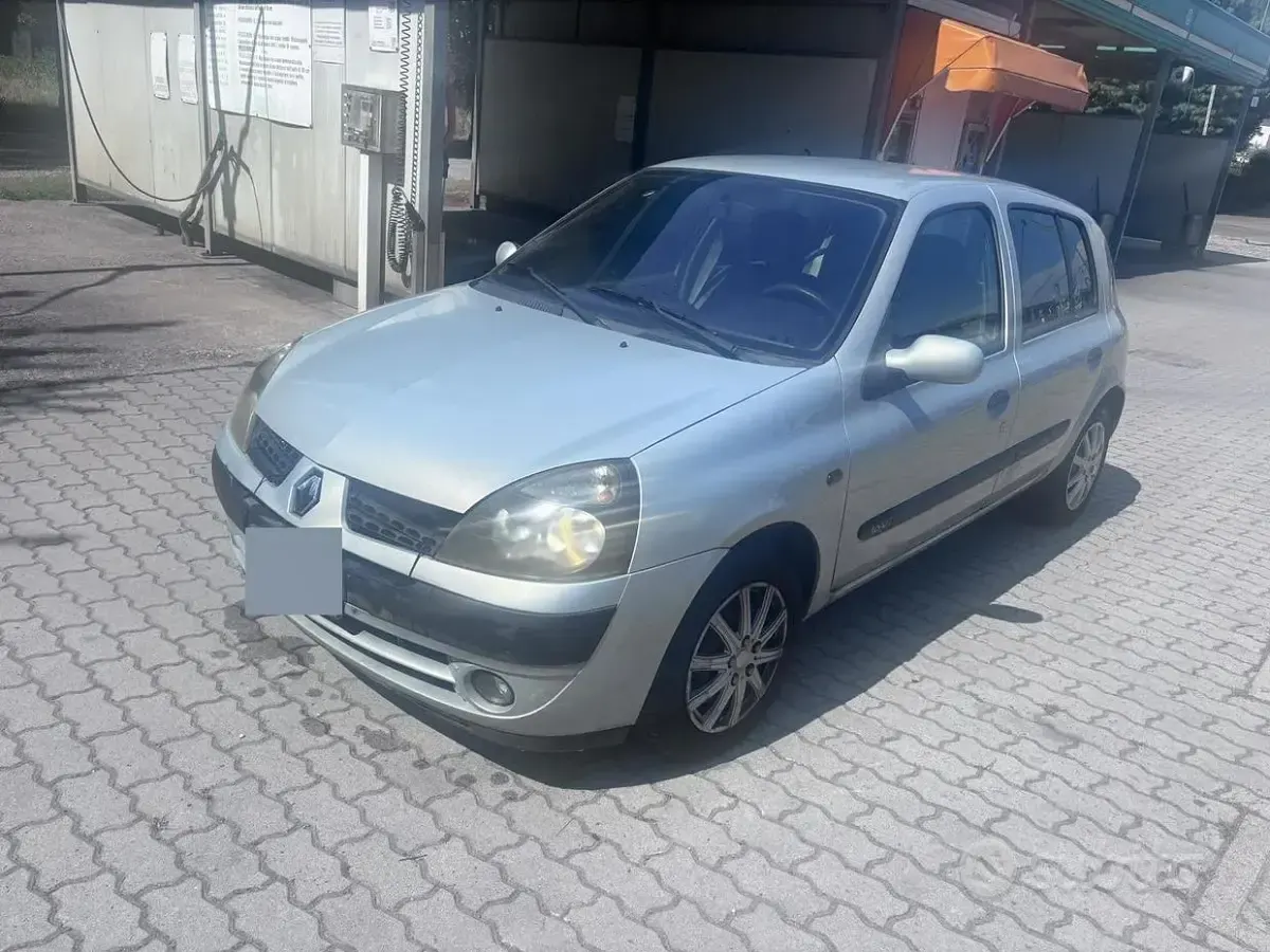 Usata Renault Clio 64 CV (47 kW) 2001 Grigio Berlina