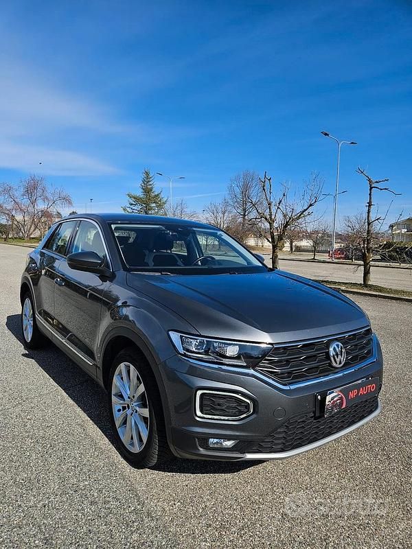 Usata VW T-Roc 149 CV (109 kW) 2018 Grigio SUV
