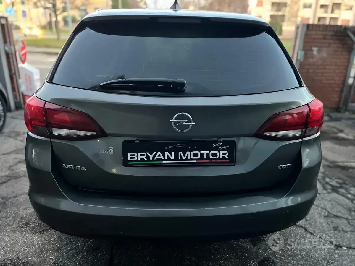 Usata Opel Astra 110 CV (80 kW) 2017 Verde Station wagon