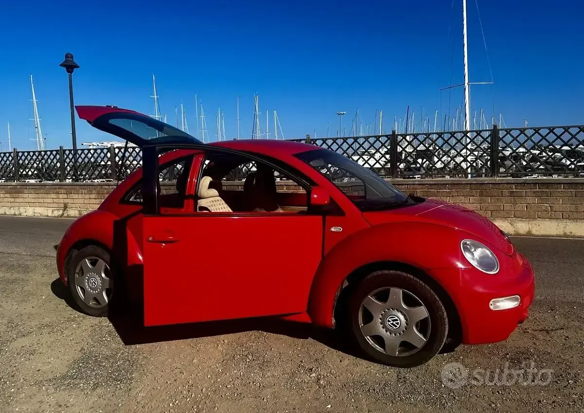 Usata VW New Beetle 90 CV (66 kW) 2000 Rosso Utilitaria