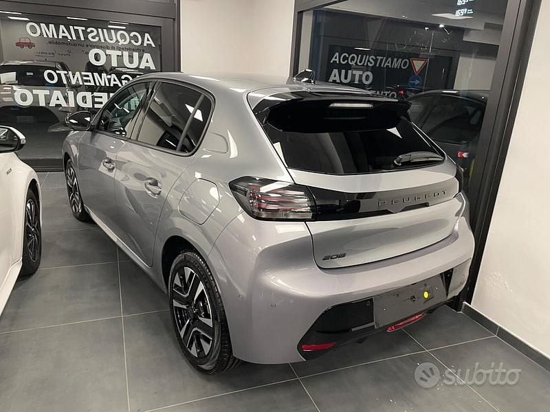 Usata Peugeot 208 Allure 101 CV (74 kW) 2024 Grigio Utilitaria