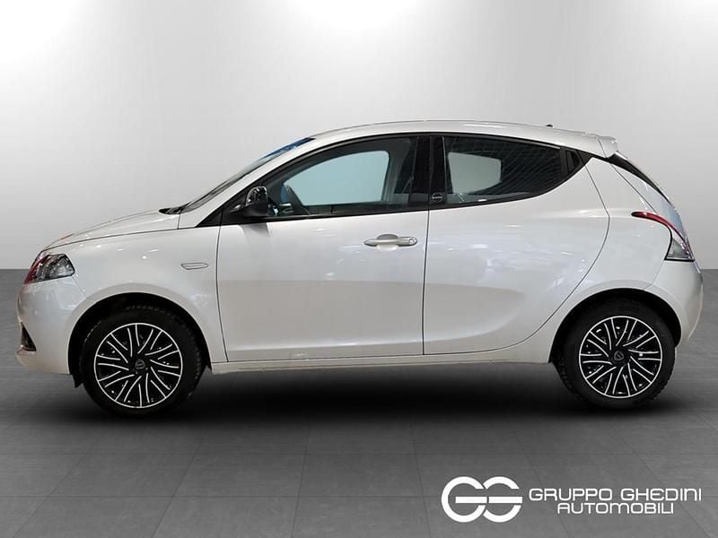 Usata Lancia Ypsilon Gold 69 CV (50 kW) 2021 Grigio Utilitaria