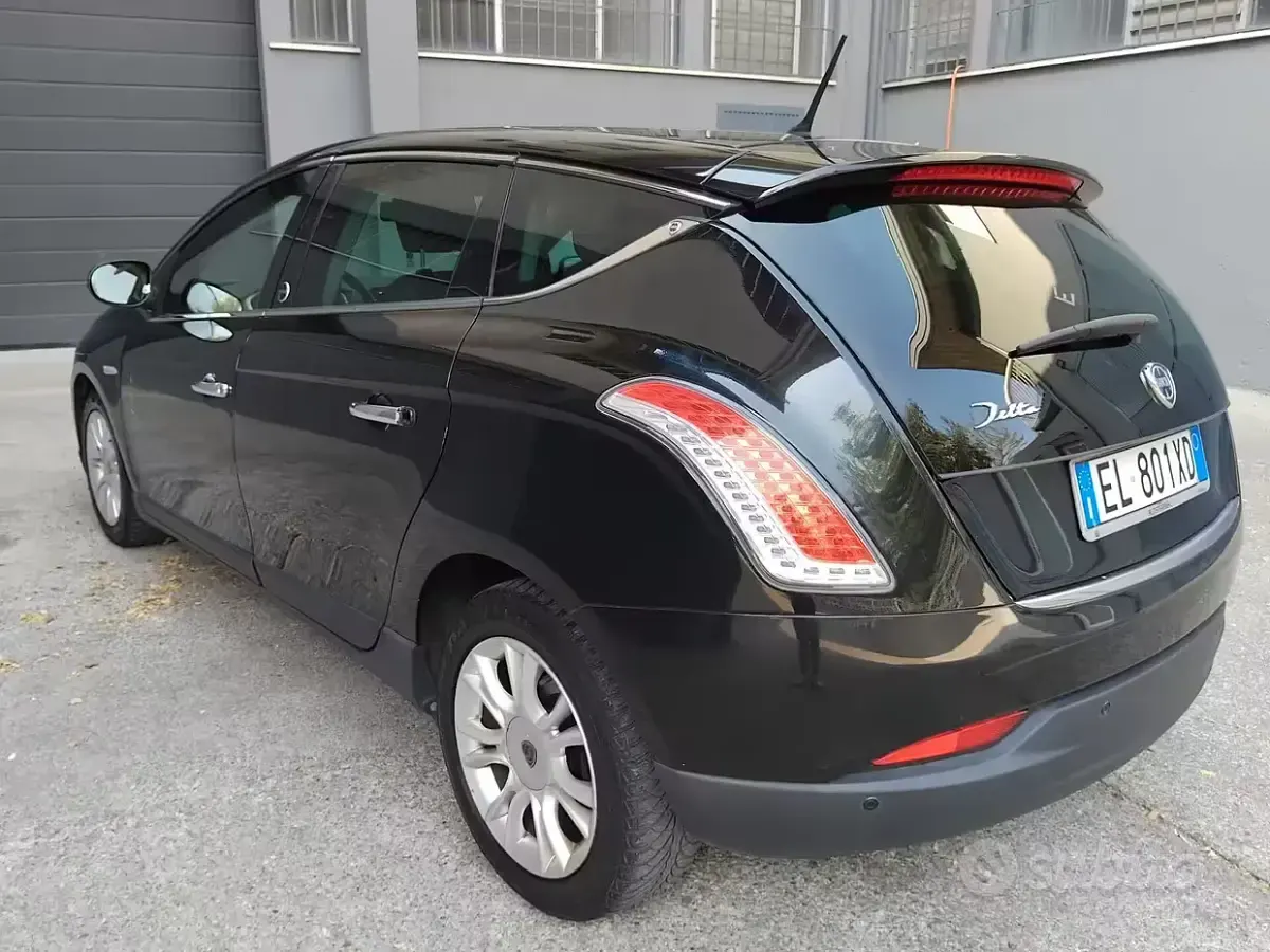 Usata Lancia Delta 120 CV (88 kW) 2012 Nero Utilitaria
