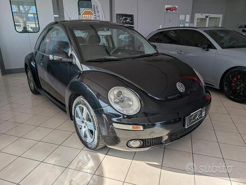 Usata VW New Beetle 105 CV (77 kW) 2007 Nero Utilitaria