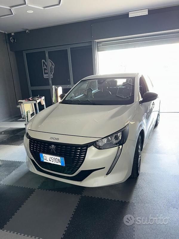 Usata Peugeot 208 Allure 100 CV (73 kW) 2022 Bianco Utilitaria