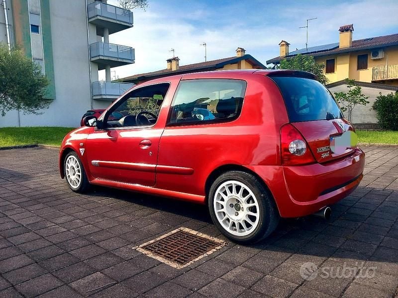 Usata Renault Clio II R.S. 172 CV (126 kW) 2002 Rosso Utilitaria