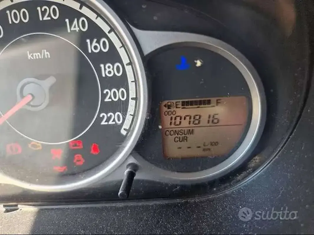 Usata Mazda 2 Energy 75 CV (55 kW) 2012 Grigio Utilitaria