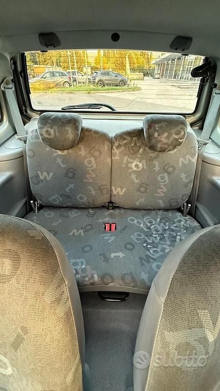 Usata Renault Twingo 75 CV (55 kW) 2006 Utilitaria