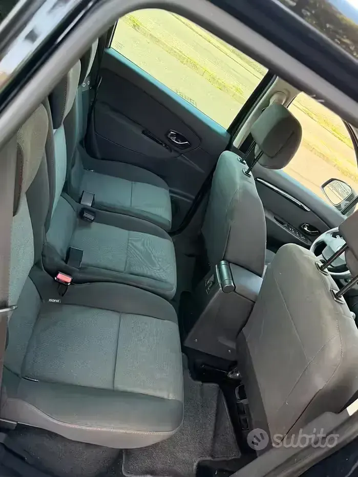 Usata Renault Scénic III 110 CV (80 kW) 2012 Nero Monovolume