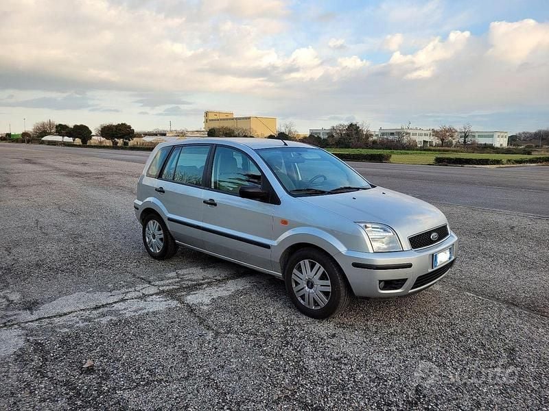 Usata Ford Fusion 68 CV (50 kW) 2003 Grigio Utilitaria