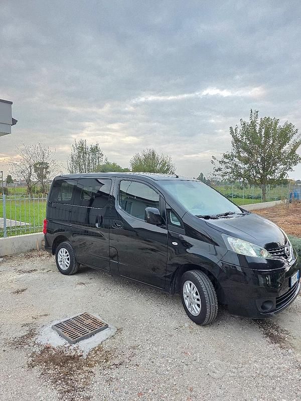 Nero Usata 2013 Nissan Evalia Monovolume | 12.000 € - Immagine 1/4