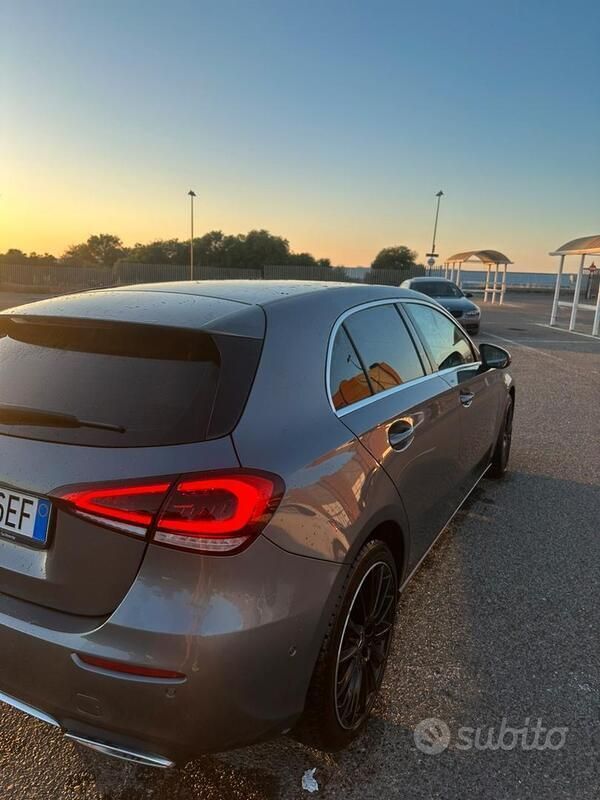 Usata Mercedes A180 116 CV (85 kW) 2019 Grigio Berlina