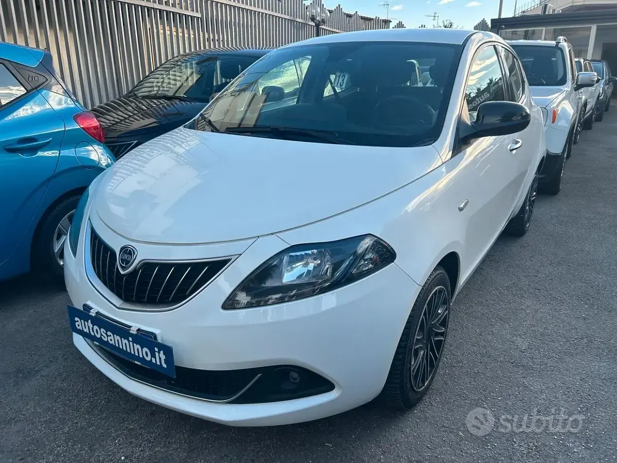 Usata Lancia Ypsilon Gold 69 CV (50 kW) 2022 Bianco Utilitaria