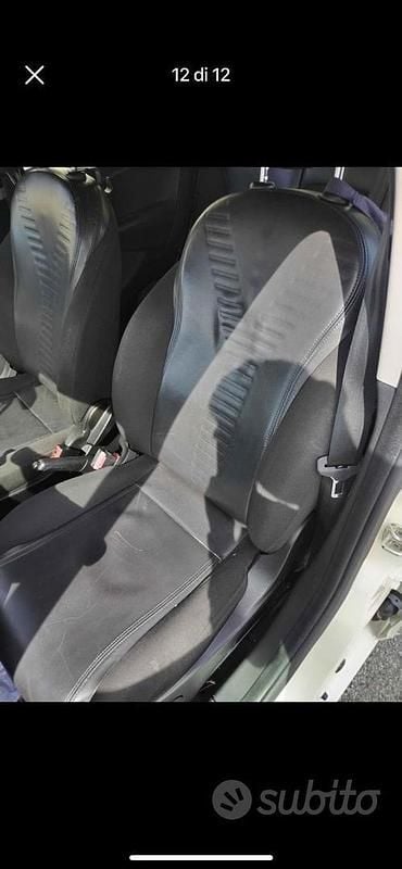 Usata Lancia Ypsilon 95 CV (69 kW) 2011 Bianco Utilitaria