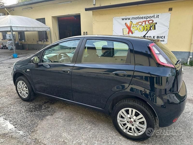 Usata Fiat Punto Evo Active 69 CV (50 kW) 2012 Blu Utilitaria