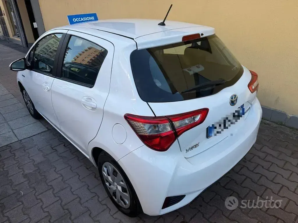 Gebraucht Toyota Yaris Hybrid Business Edition 73 PS (53 kW) 2018 Weiß Limousine