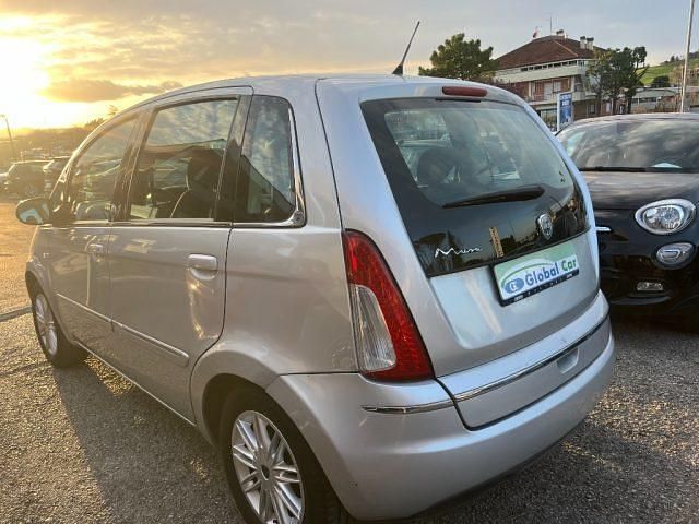 Usata Lancia Musa Gold 95 CV (69 kW) 2011 Argento Monovolume