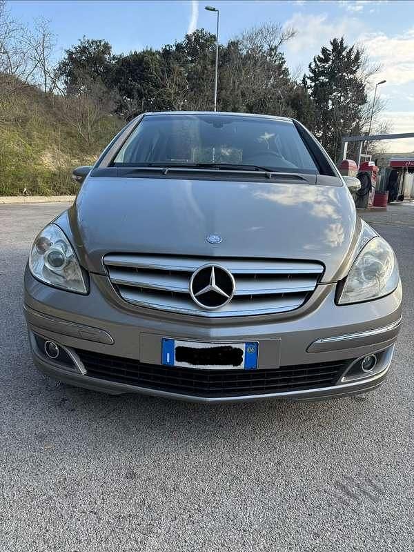 Usata Mercedes B200 140 CV (102 kW) 2006 Grigio Monovolume