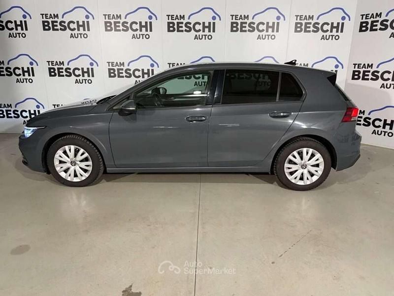 Usata VW Golf VII Life 150 CV (110 kW) 2020 Grigio delfino Berlina