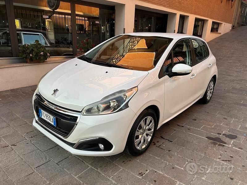 Usata Peugeot 208 Active 82 CV (60 kW) 2016 Bianco Utilitaria