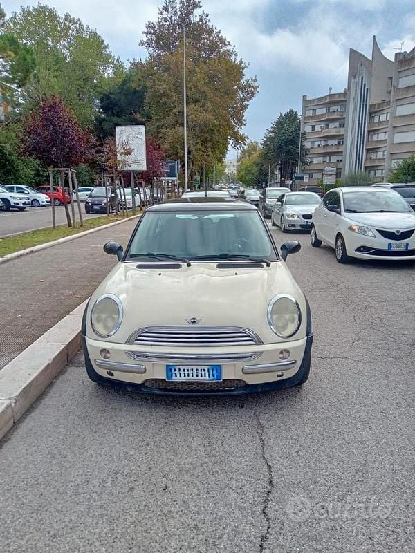 Usata Mini Cooper 116 CV (85 kW) 2004 Bianco Utilitaria