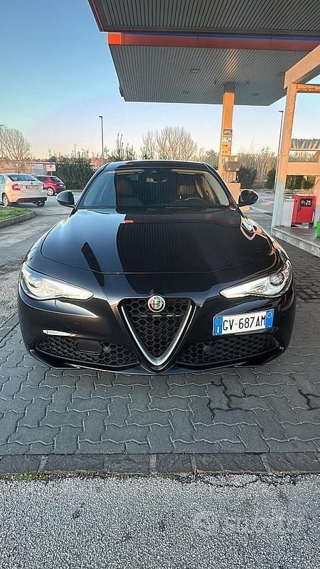 Usata Alfa Romeo Giulia 136 CV (100 kW) 2019 Nero Berlina