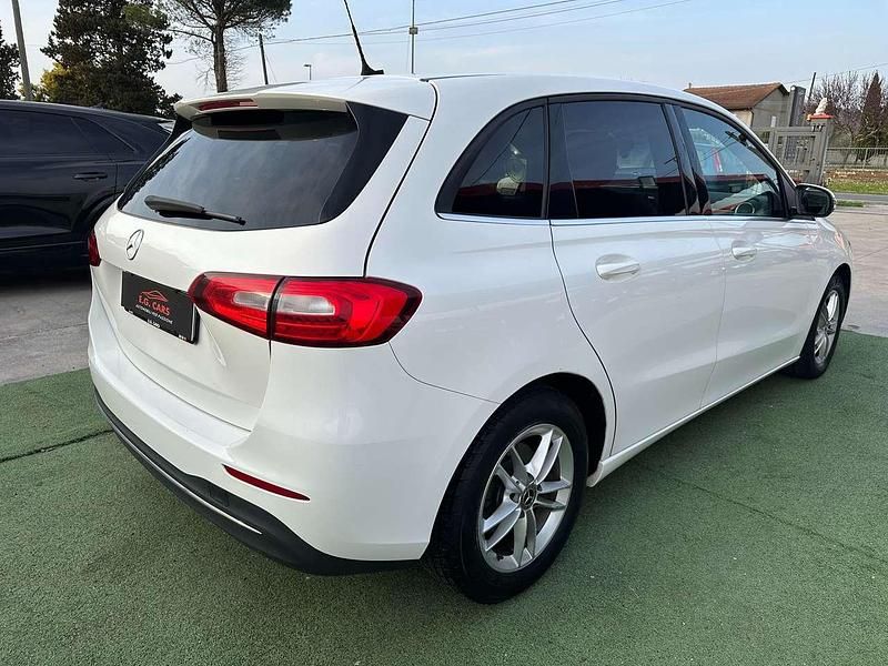 Usata Mercedes B200 150 CV (110 kW) 2019 Bianco Monovolume