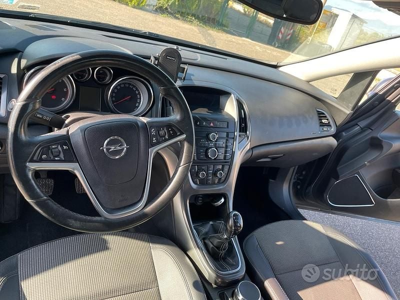 Usata Opel Astra 60 CV (44 kW) 2011 Grigio Station wagon