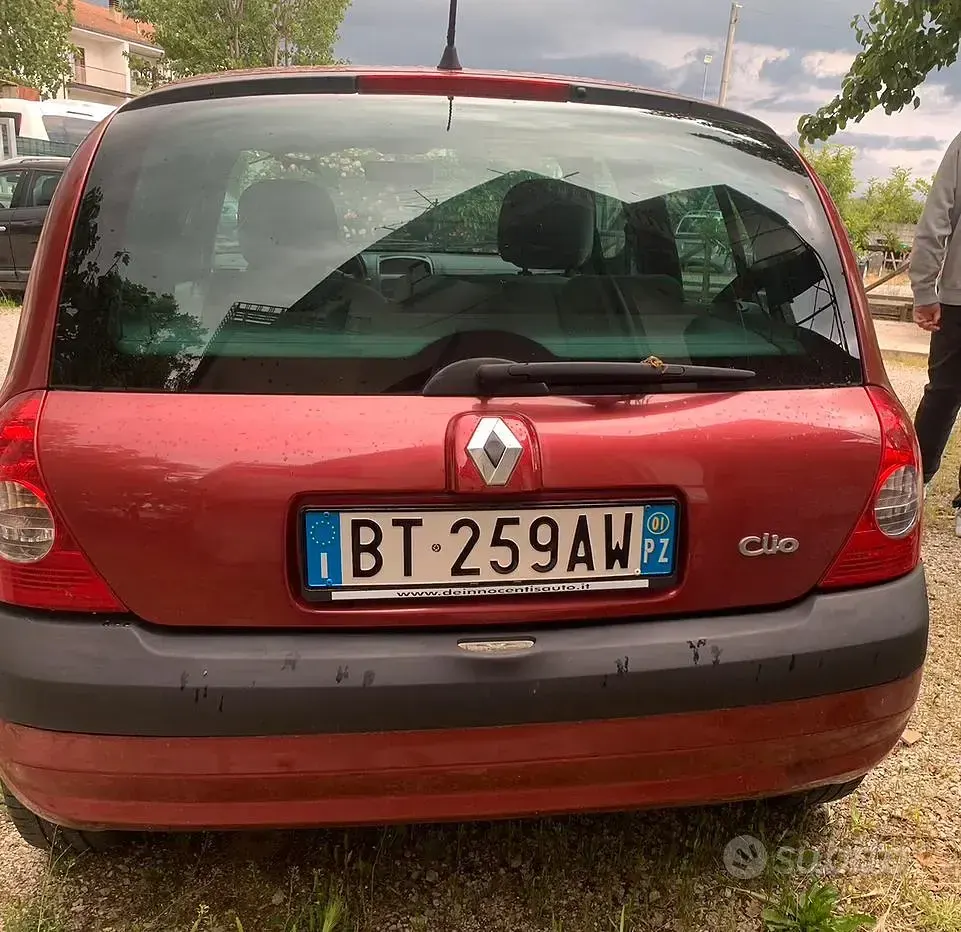 Usata Renault Clio Privilege 75 CV (55 kW) 2001 Rosso Berlina