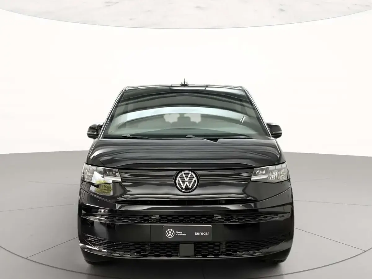 Usata VW Multivan 150 CV (110 kW) 2023 2t deep black perlato Monovolume