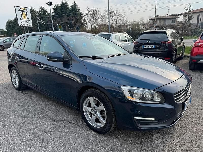 Usata Volvo V60 R-Design Momentum 114 CV (83 kW) 2014 Blu/azzurro Station wagon
