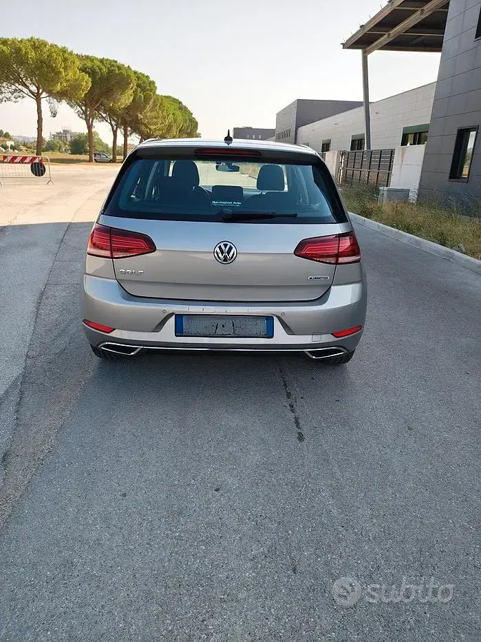 Usata VW Golf VII Highline 110 CV (80 kW) 2018 Berlina
