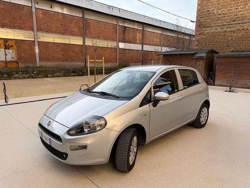 Usata Fiat Punto Lounge 77 CV (56 kW) 2016 Argento Berlina