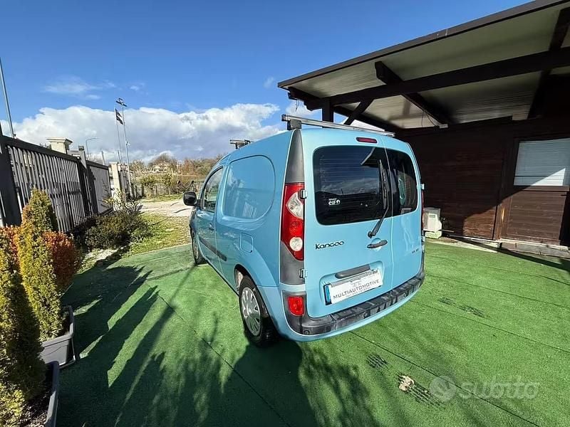 Usata Renault Kangoo 90 CV (66 kW) 2010 Blu