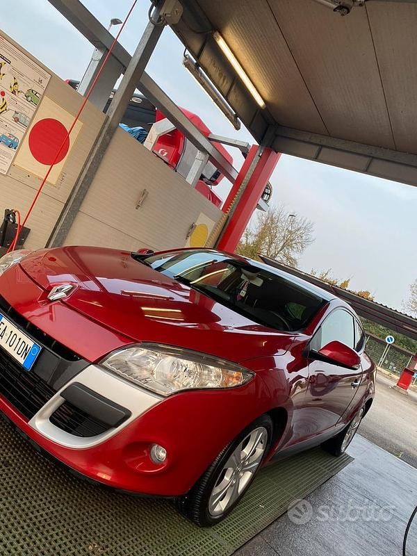 Usata Renault Mégane Coupé 110 CV (80 kW) 2011 Rosso Coupé