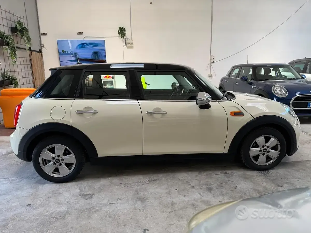 Usata Mini Cooper D 116 CV (85 kW) 2015 Beige Utilitaria