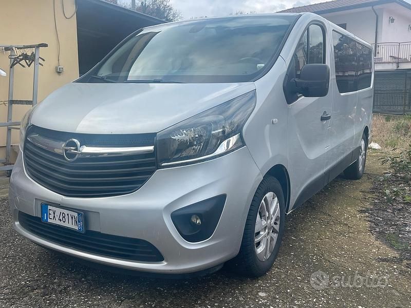 Usata Opel Vivaro 2016 Grigio Monovolume