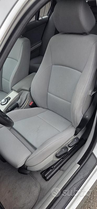 Usata BMW 325 218 CV (160 kW) 2006 Grigio Berlina