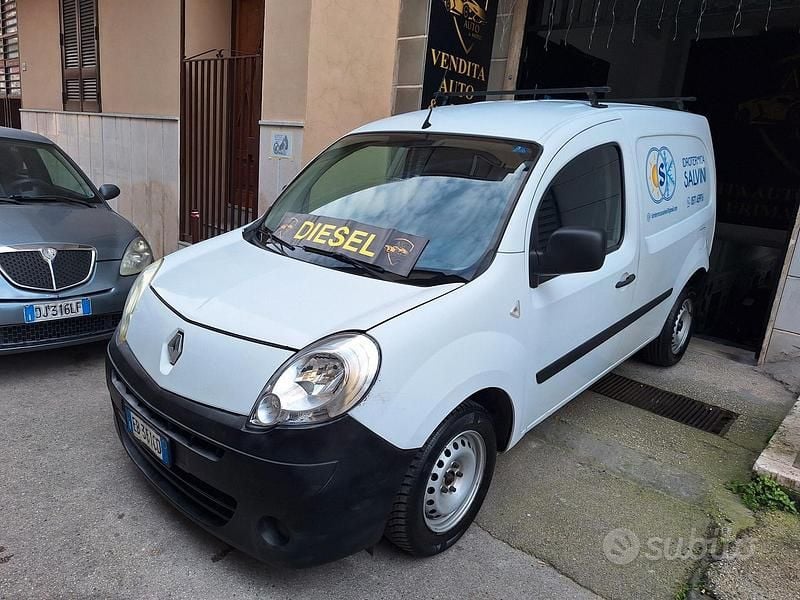 Usata Renault Kangoo 90 CV (66 kW) 2010 Bianco Monovolume