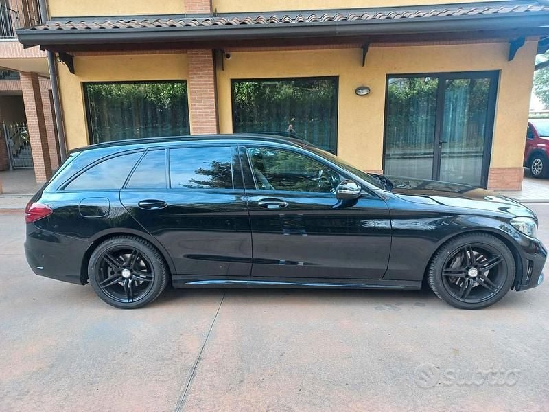 Usata Mercedes C220 Premium 194 CV (142 kW) 2021 Nero Station wagon