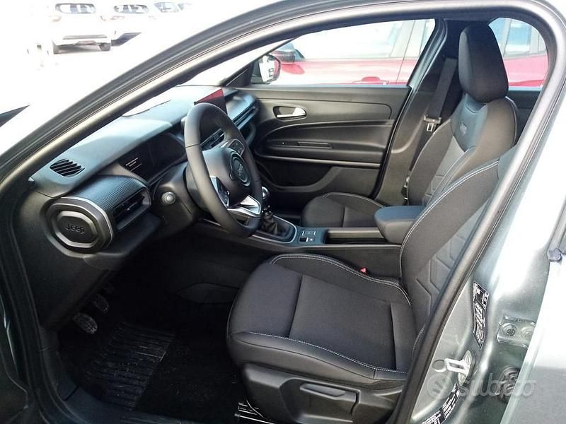 Nuova Jeep Avenger Altitude 101 CV (74 kW) 2025 Grigio SUV