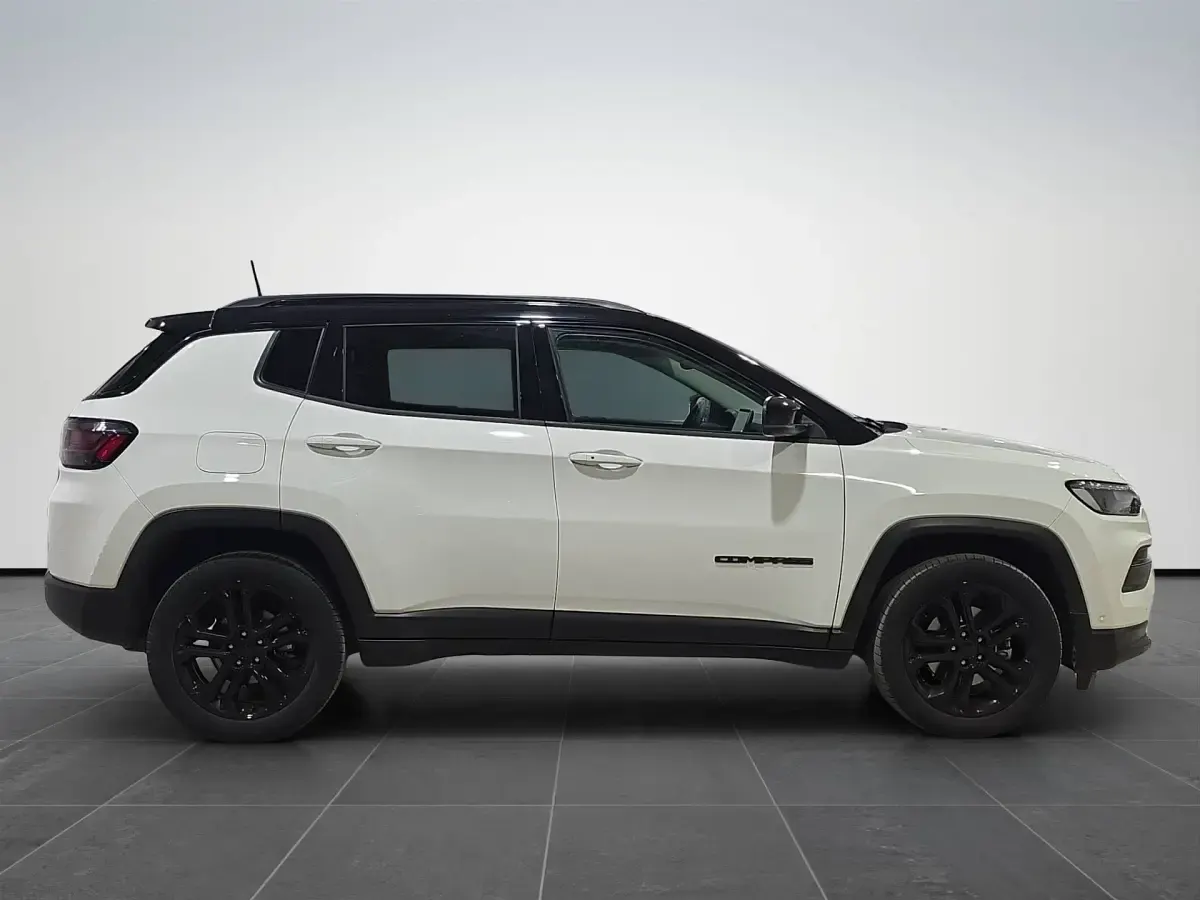 Usado Jeep Compass Night Eagle 131 CV (96 kW) 2022 Blanco SUV