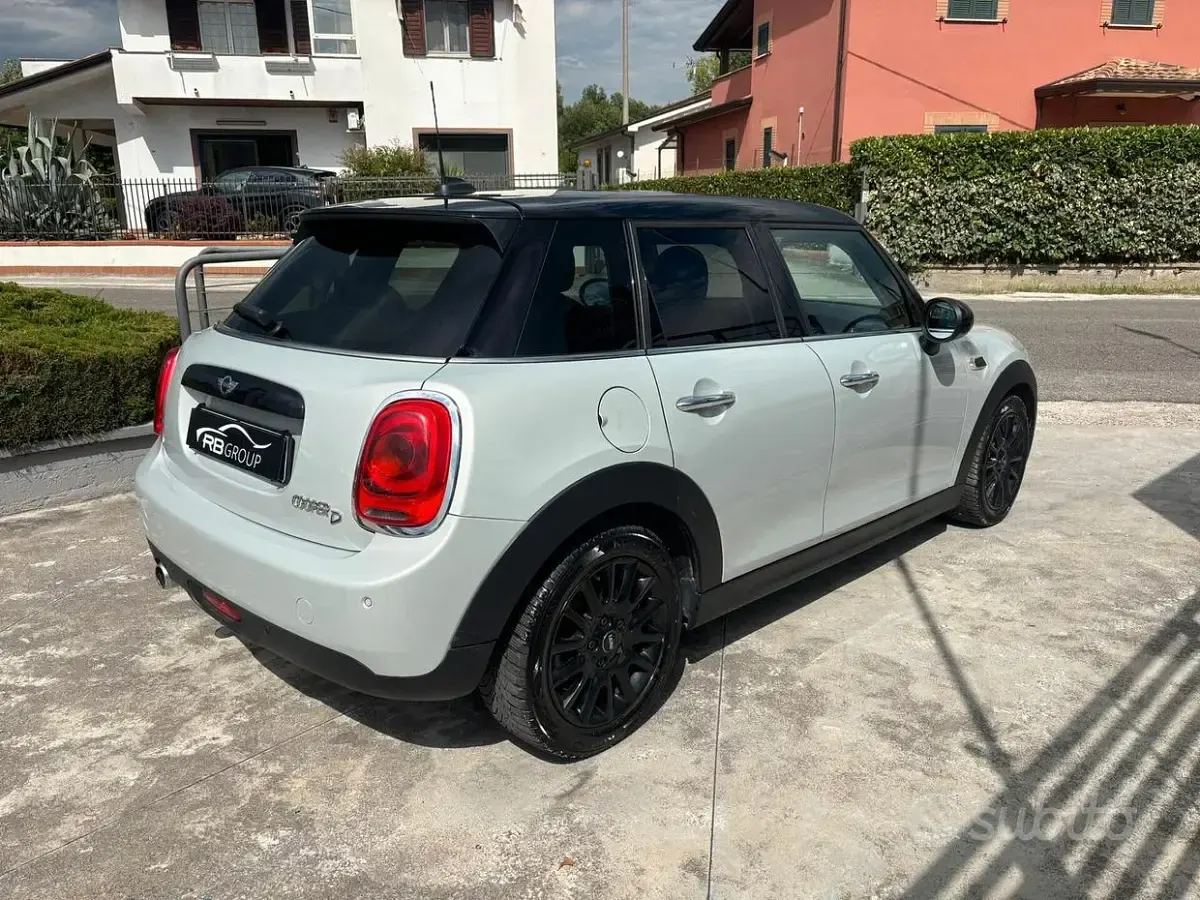 Usata Mini Cooper D Business 116 CV (85 kW) 2017 Grigio Utilitaria