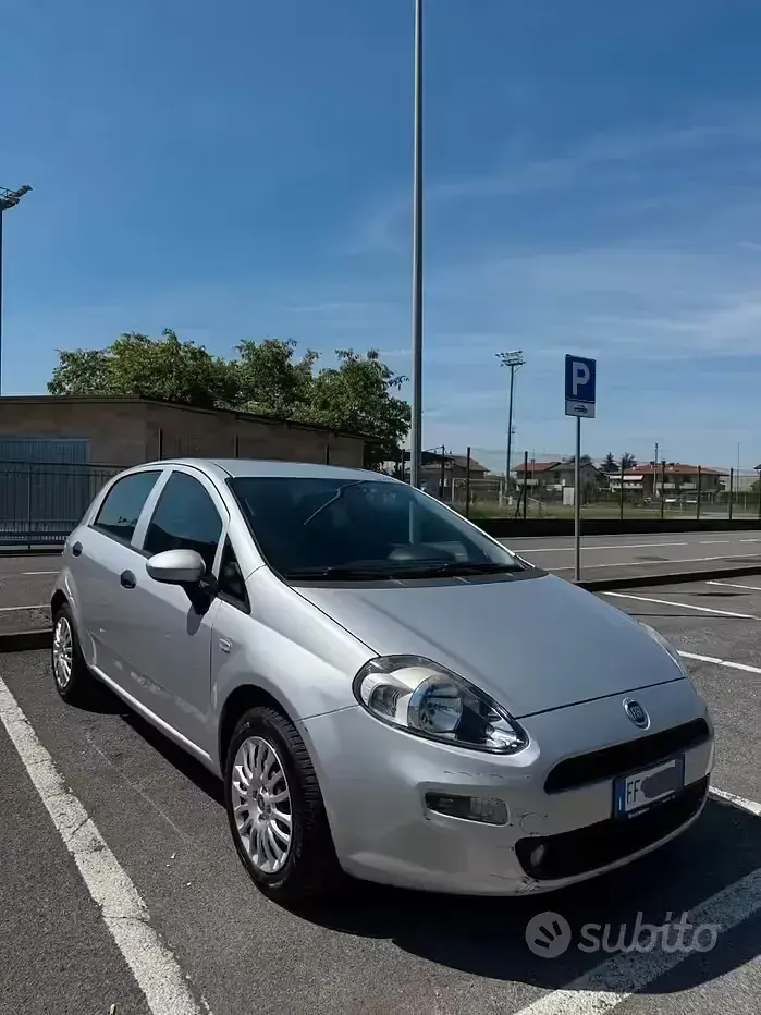 Usata Fiat Punto 69 CV (50 kW) 2017 Grigio Utilitaria