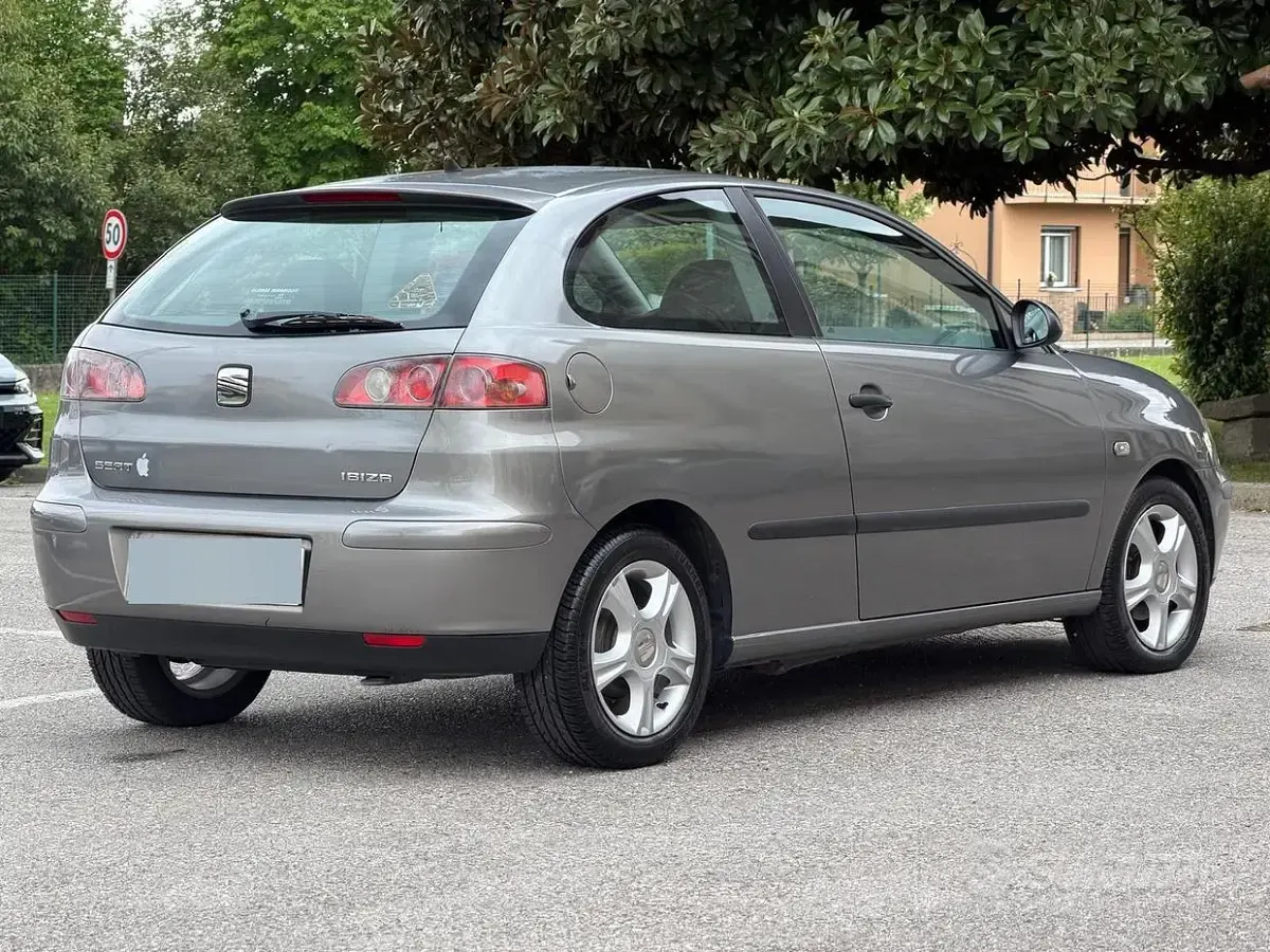 Usata Seat Ibiza Stella 64 CV (47 kW) 2002 Grigio Utilitaria