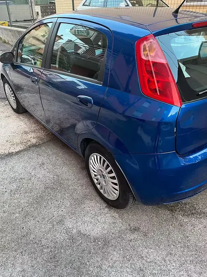 Usata Fiat Grande Punto 75 CV (55 kW) 2005 Bluazzurro Utilitaria