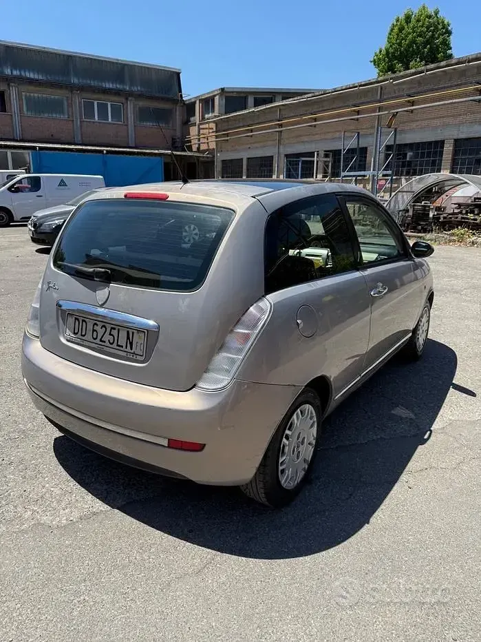 Usata Lancia Ypsilon 95 CV (69 kW) 2006 Grigio Utilitaria