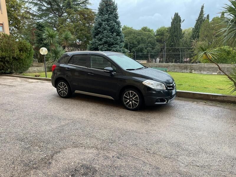 Nero Usata 2015 Suzuki SX4 S-Cross SUV | 13.000 € (Cara) - Immagine 1/2