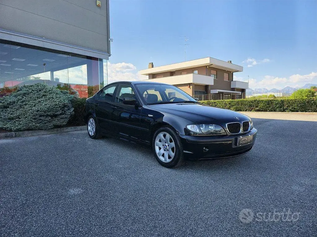 Usata BMW 320 Efficient Dynamics 150 CV (110 kW) 2004 Nero Berlina