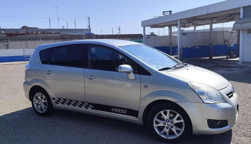 Usata Toyota Corolla Verso 136 CV (100 kW) 2009 Argento Monovolume